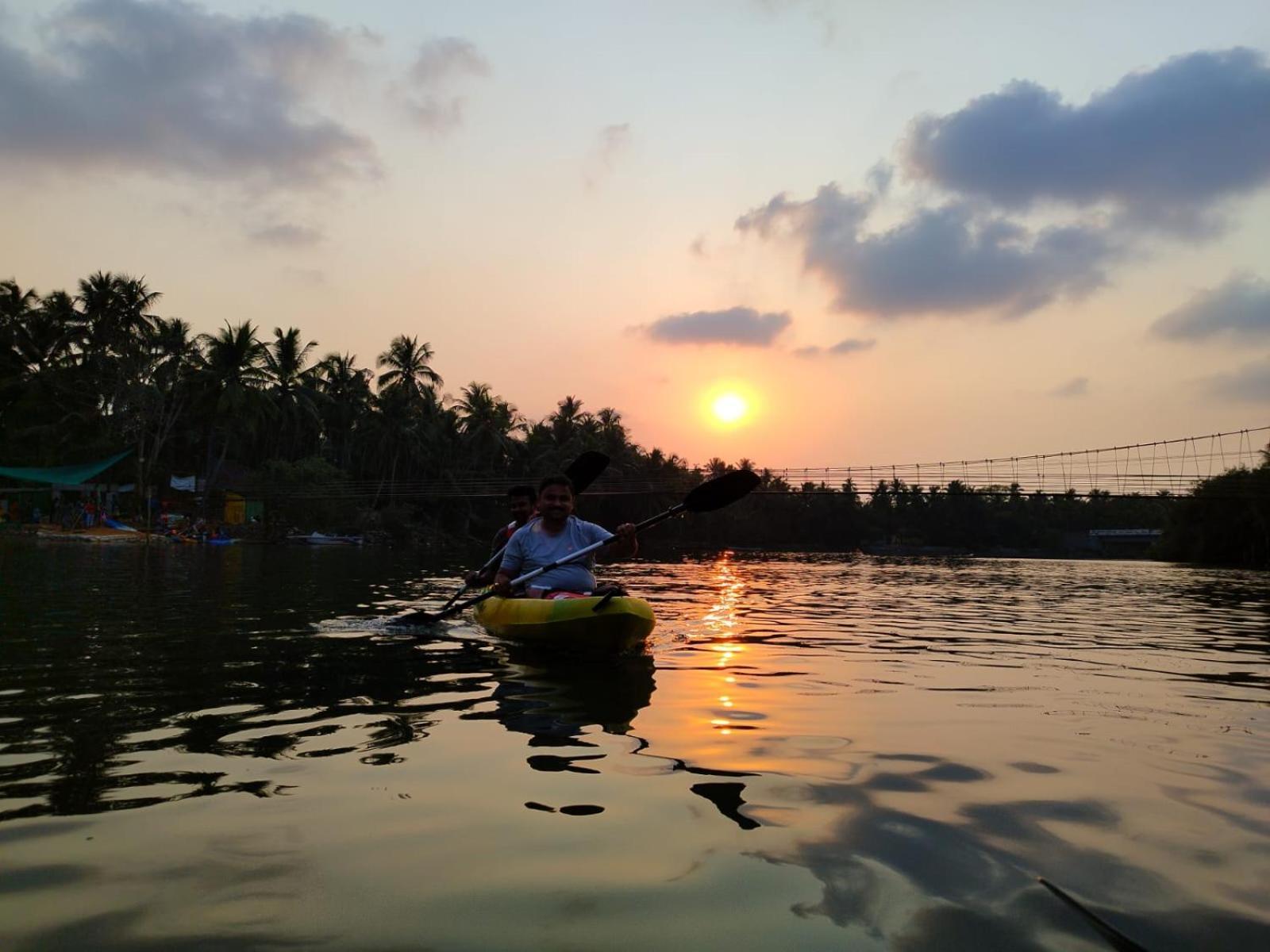Hangout Kalyanpur Ngoại thất bức ảnh